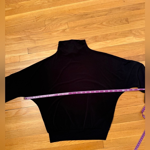 NWOT Black Long Sleeve Top Size S - Picture 4 of 4
